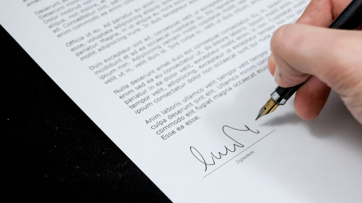 MilhouseNeal-Feature-document-agreement-documents-sign-48195-913